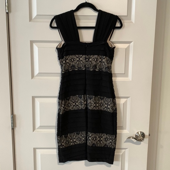 SCARLETT NITE Beautiful, Sleek & Silky lined Dress - Picture 3 of 8